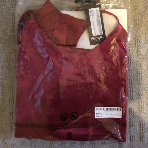 NWT Nasty Gal Satin Pajama Set Burgundy Size M - Picture 2 of 3